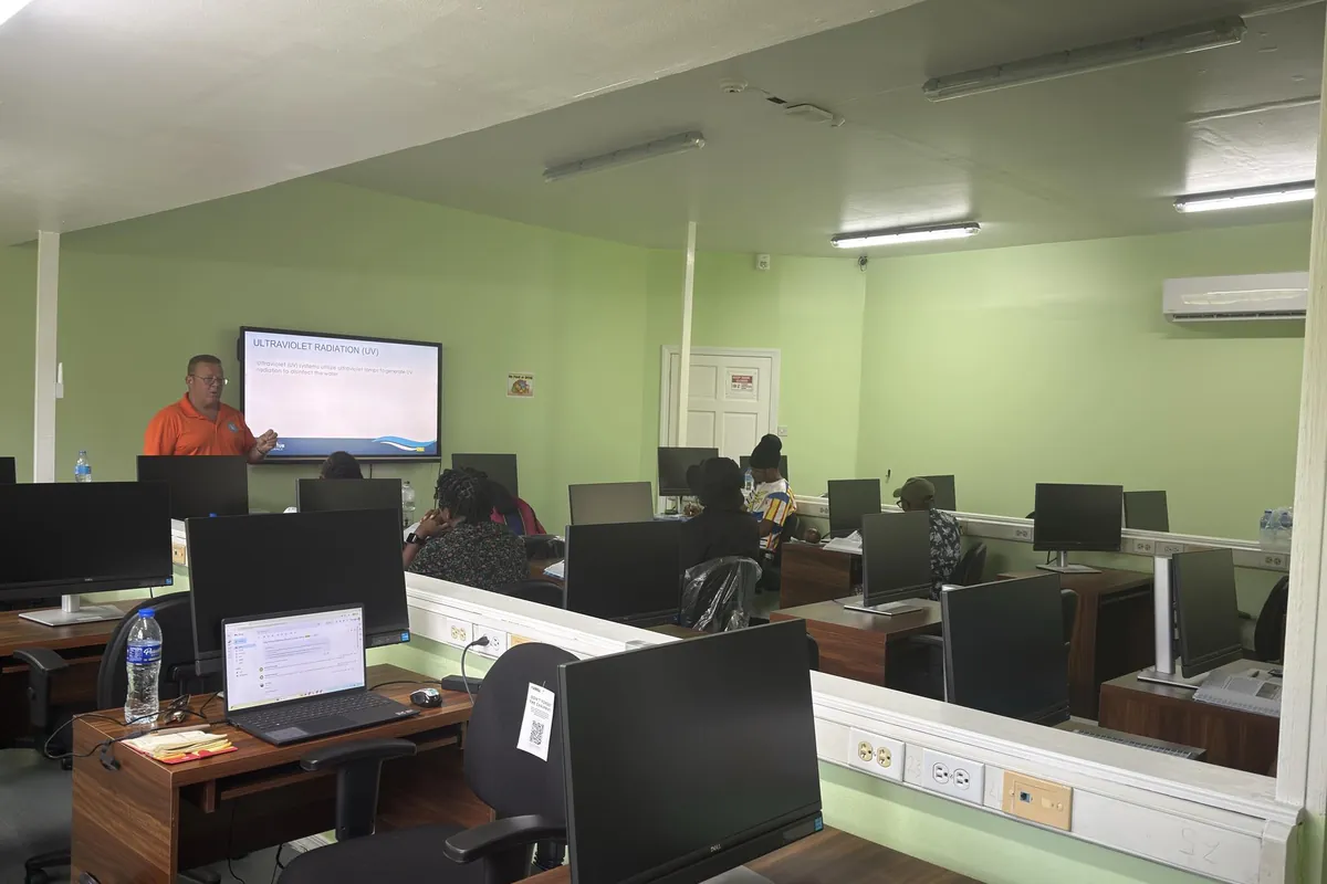 Rob Stewart teaching a class in a computer lab